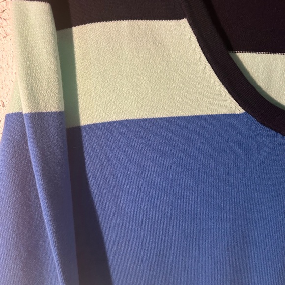 Tommy Hilfiger Women’s V-Neck Striped Jumper/Sweater - Picture 2 of 4